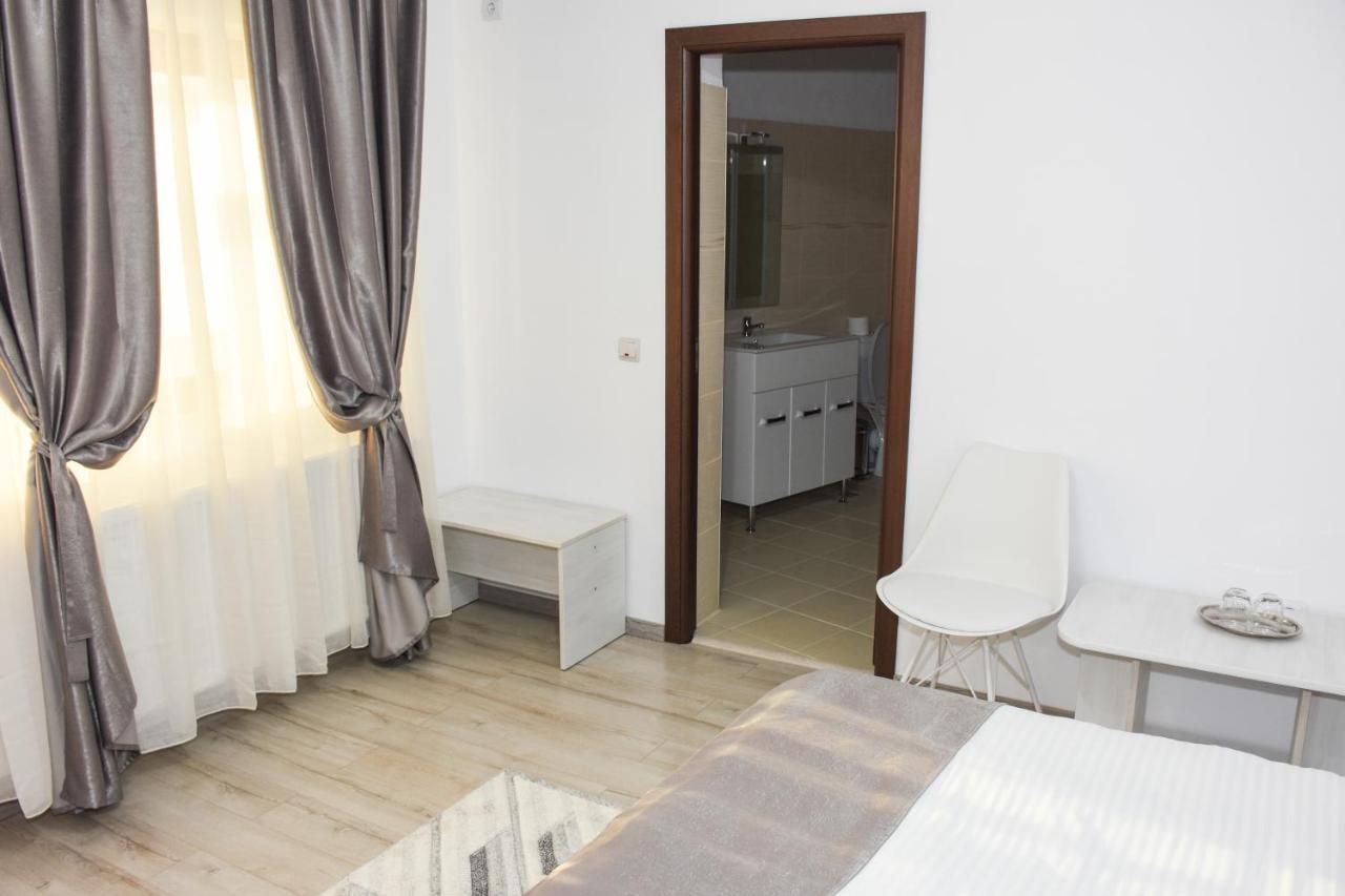 Tomis House Hotel Curtea de Argeş Eksteriør billede