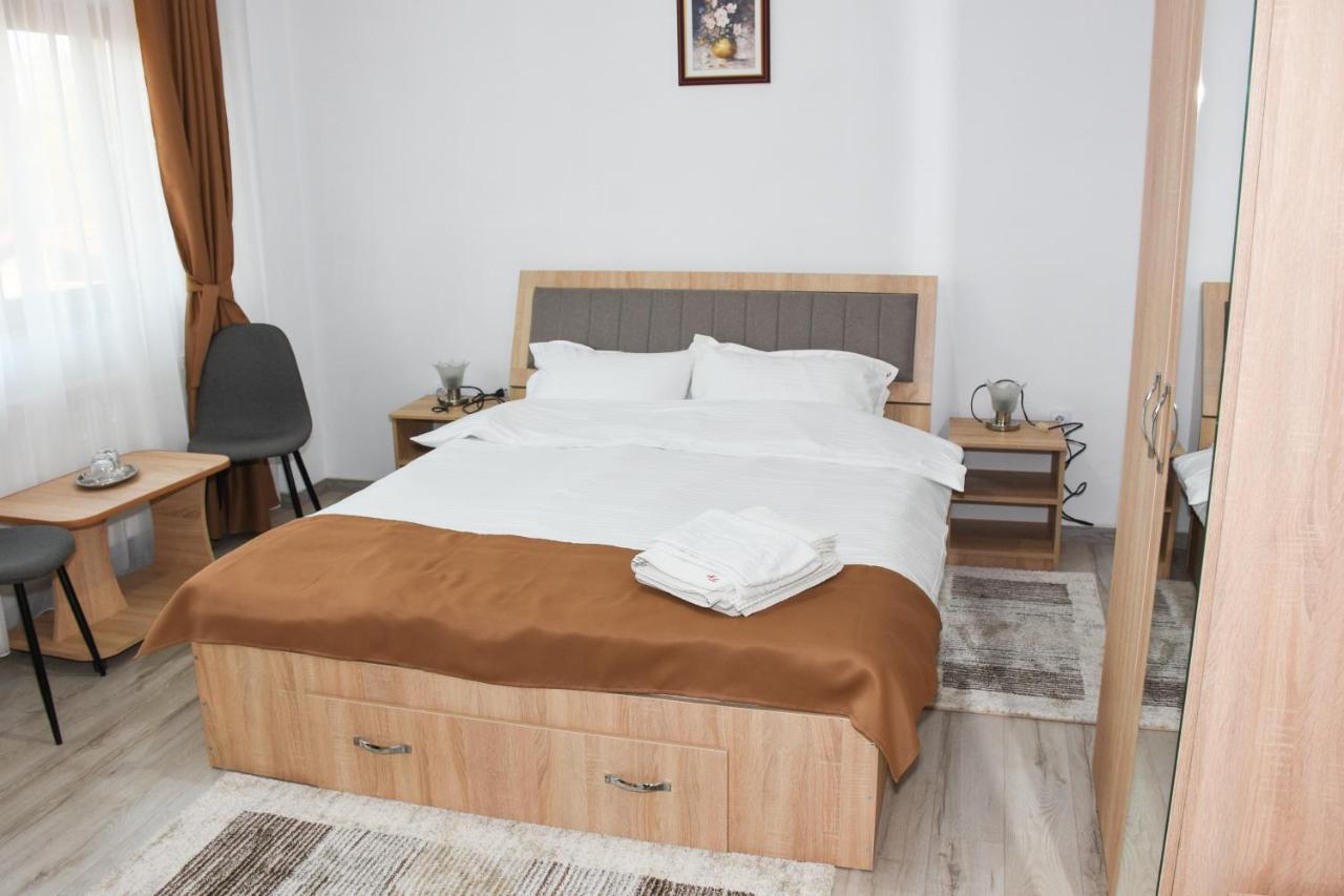 Tomis House Hotel Curtea de Argeş Eksteriør billede