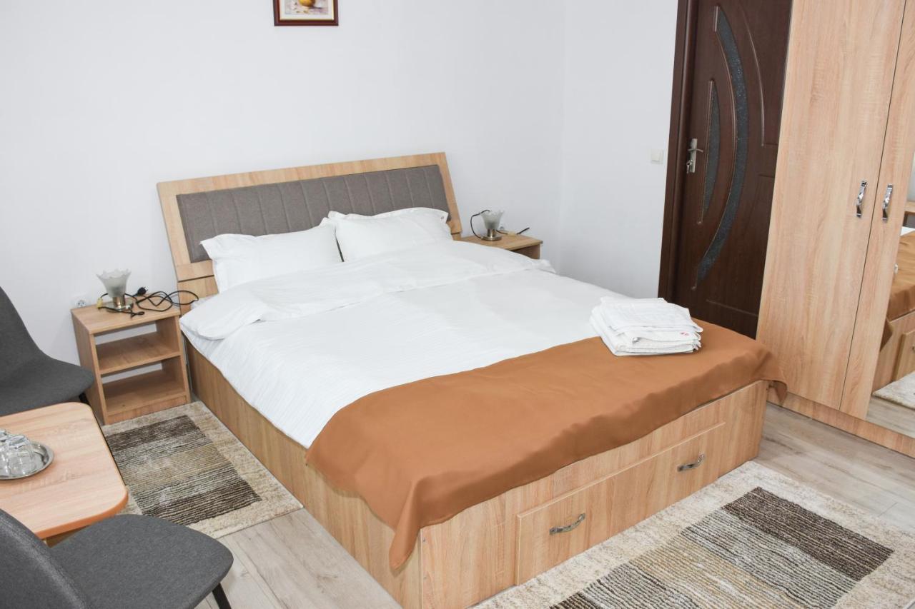 Tomis House Hotel Curtea de Argeş Eksteriør billede