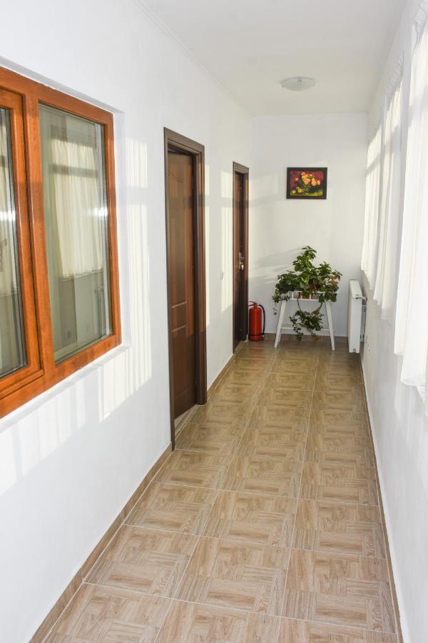 Tomis House Hotel Curtea de Argeş Eksteriør billede