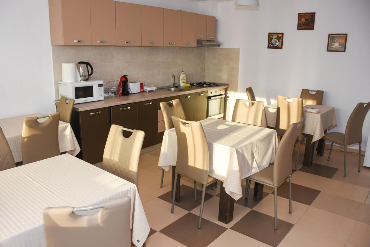 Tomis House Hotel Curtea de Argeş Eksteriør billede