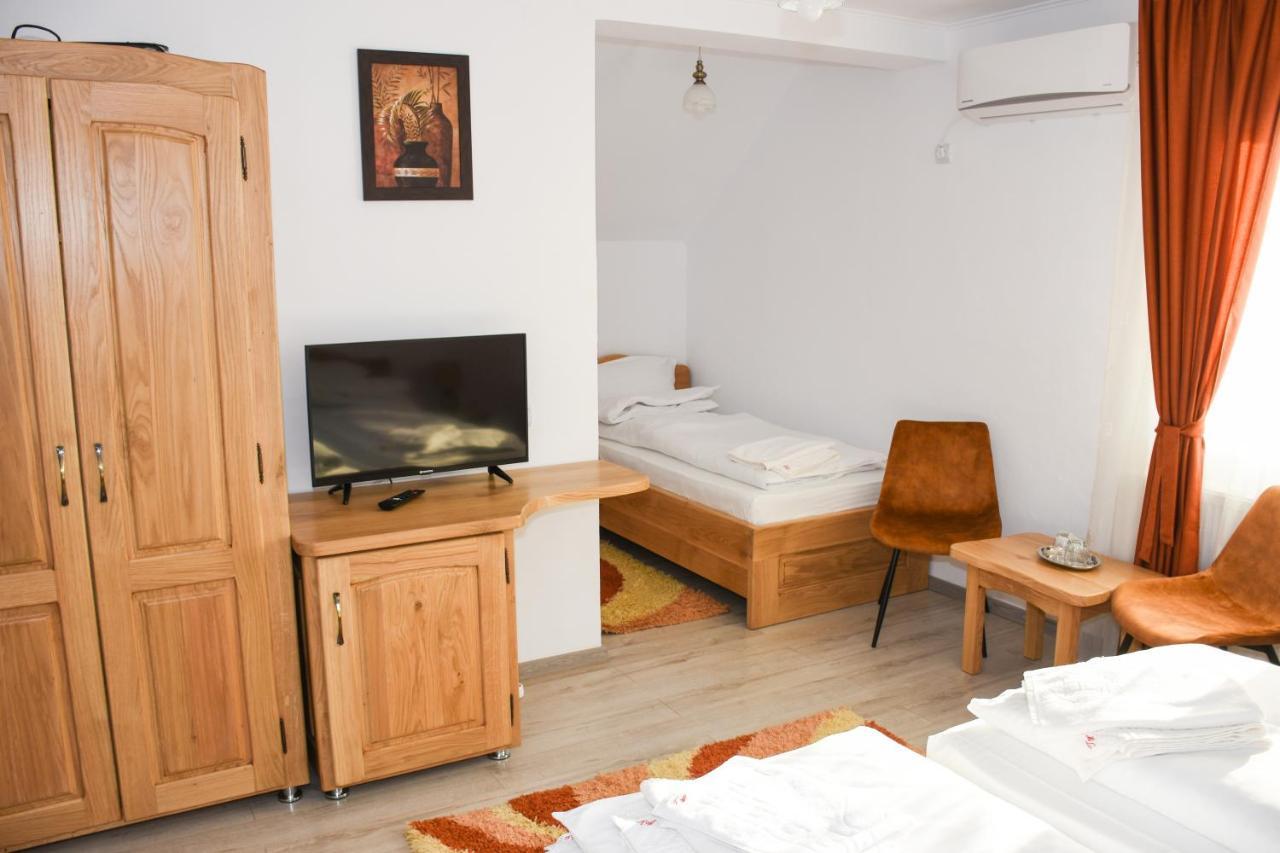 Tomis House Hotel Curtea de Argeş Eksteriør billede
