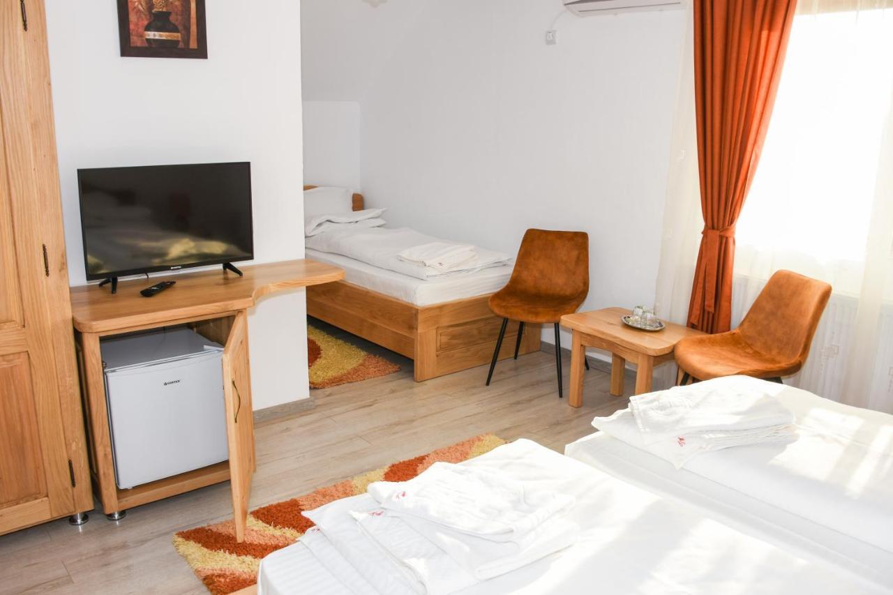 Tomis House Hotel Curtea de Argeş Eksteriør billede