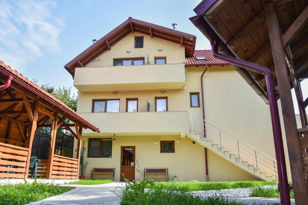Tomis House Hotel Curtea de Argeş Eksteriør billede